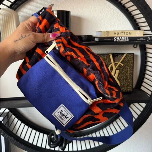 Herschel Supply Company | Bags | Herschel Supply Company  display picture 1